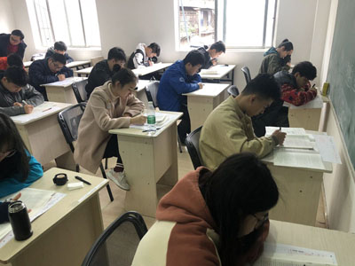 老师辅导网课真的很难吗小学四年级_体育课文化课学习方法